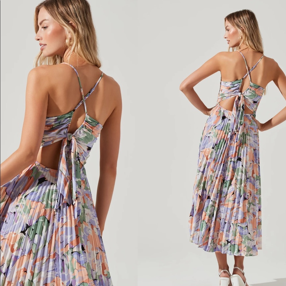 ASTR the label Blythe floral midi dress. Size Medium.